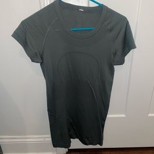 Lulu lemon top size 6